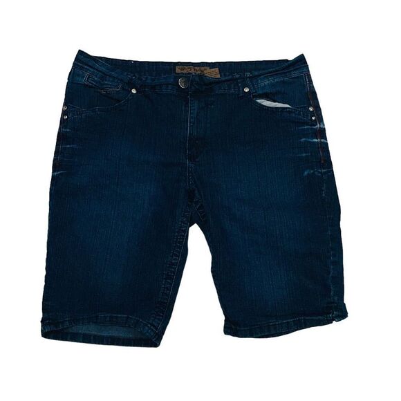 10/$25🦋 Give Me 5ive Medium Wash Denim Bermuda Shorts - Size 14 - Picture 3 of 12